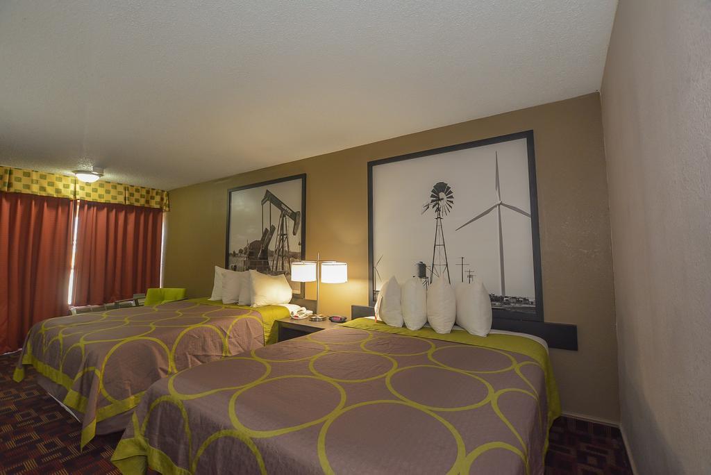 Super 8 By Wyndham Norman Hotel Exterior foto
