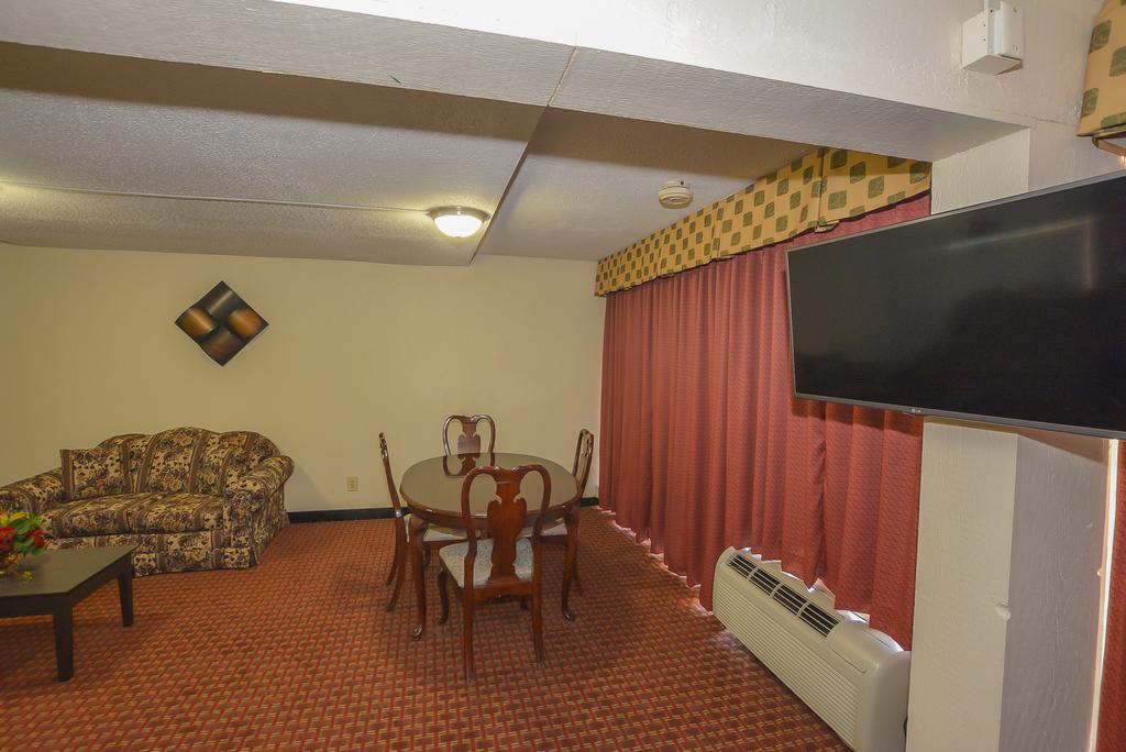 Super 8 By Wyndham Norman Hotel Exterior foto