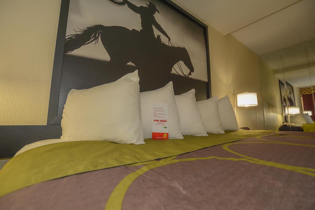 Super 8 By Wyndham Norman Hotel Exterior foto